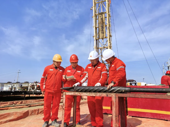 Technical personnel conducted a collaborative diagnosis of complex shale oil wellbore issues