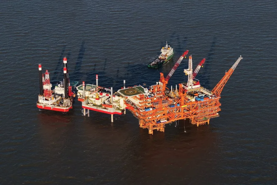 China's Offshore Multi-layer Heavy Oil Thermal Recovery Field Hits New Daily Production Record！