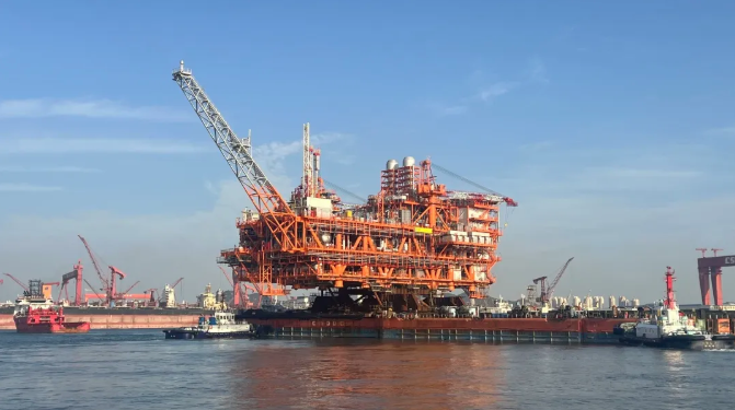 The Weizhou 11-4 oilfield adjustment and surrounding area development project has successfully commenced production!